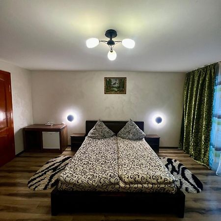 Arnica Hotel Ясиня Екстериор снимка