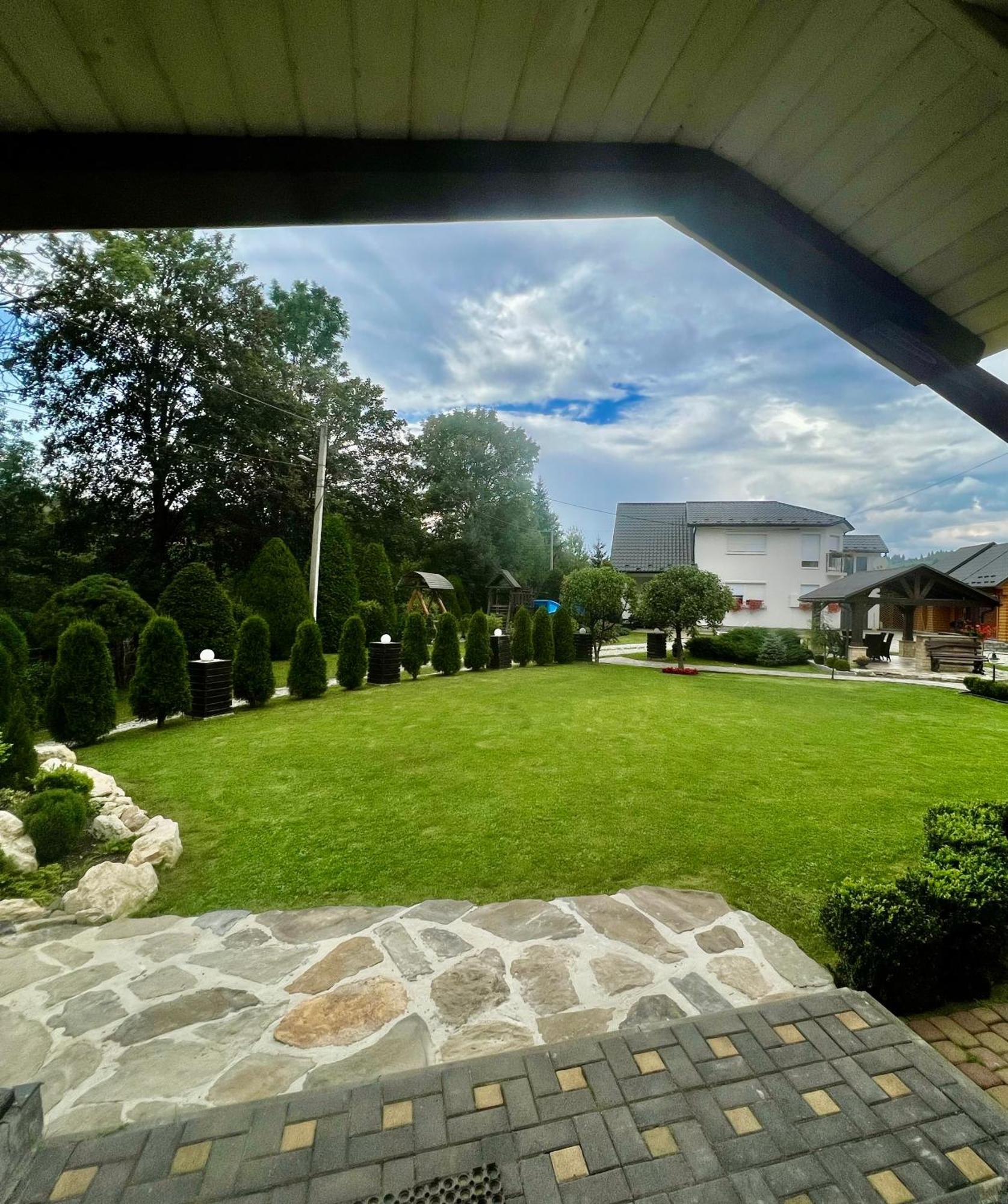 Arnica Hotel Ясиня Екстериор снимка