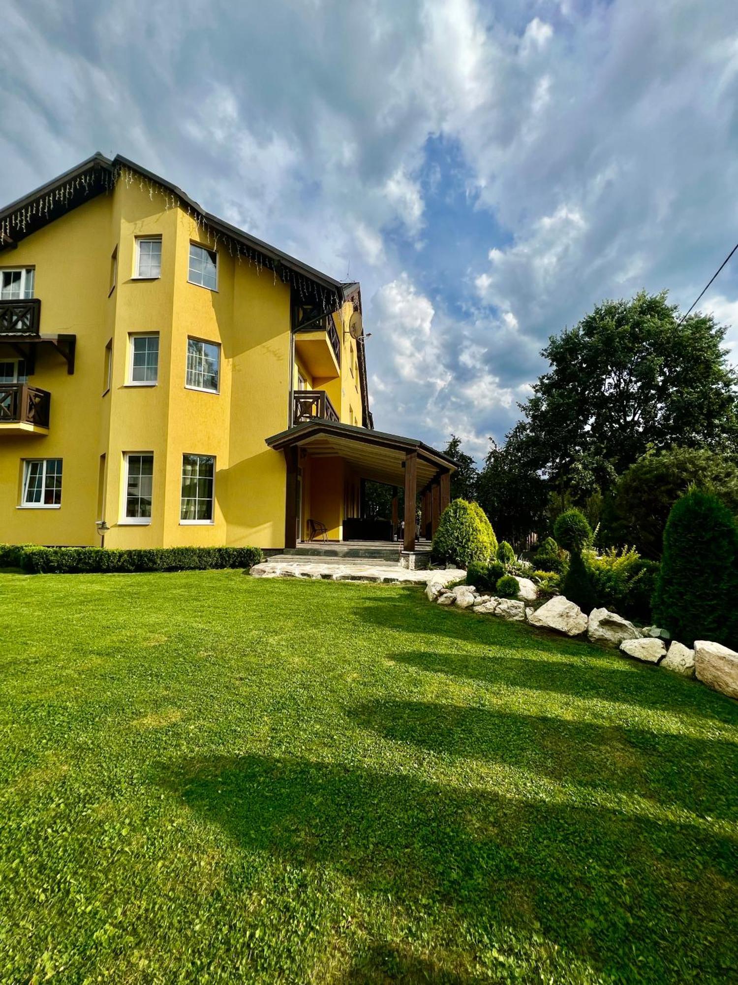 Arnica Hotel Ясиня Екстериор снимка