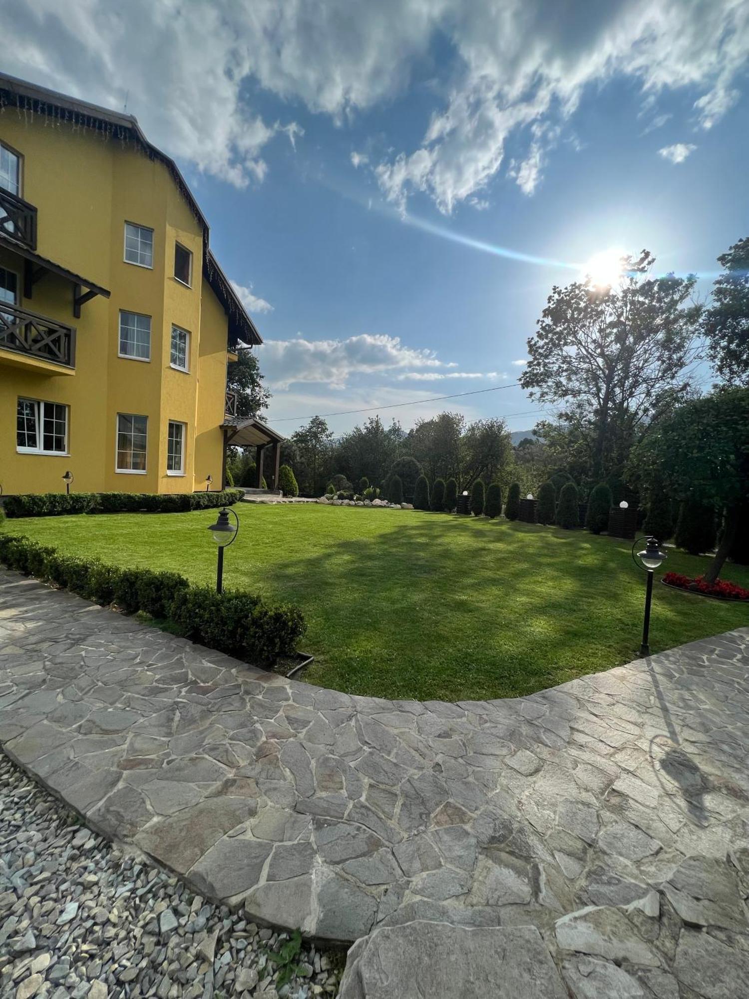 Arnica Hotel Ясиня Екстериор снимка