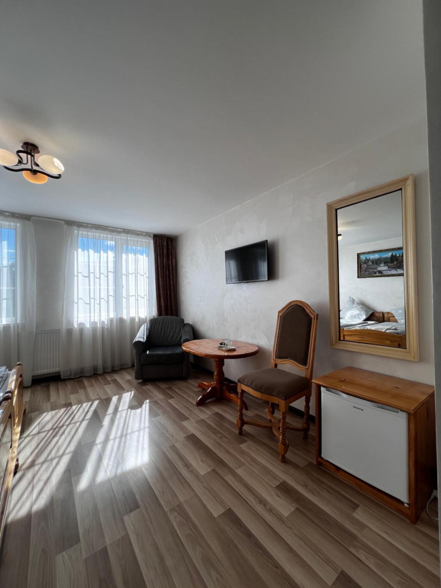 Arnica Hotel Ясиня Екстериор снимка