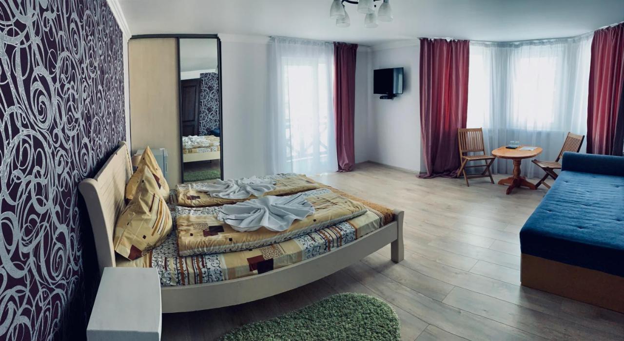 Arnica Hotel Ясиня Екстериор снимка